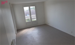 t3 à la location -   45330  LE MALESHERBOIS, surface 67 m2 location t3 - UBI467592704